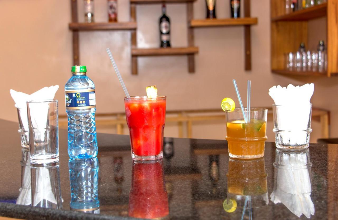 Hotel Comster متوابا المظهر الخارجي الصورة